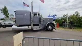 Peterbilt 359 arriving at American Days 2023