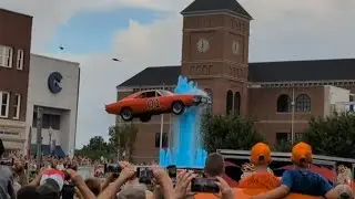 General Lee Jumps the Fountain in Somerset KY 😳😳😳😳