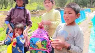 ALDRIN Z&Aacute;RATE ENTREGA &Uacute;TILES ESCOLARES A PERSONAS DE BAJOS RECURSOS ECON&Oacute;MICOS