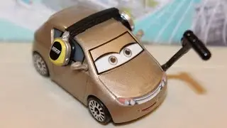 Mattel Disney Cars 3 Biz Torqsen (Super Chase - Scavenger Hunt) Reporter