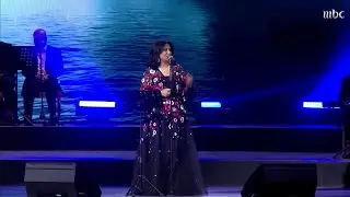 نوال تغني 