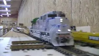 Long empty mix HO scale train. with Three DPU's