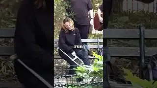 Нравится он ей или нет... #гитара #парк #смешно