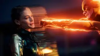 Flash vs Eva - The Flash 7x01