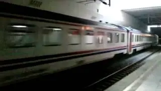 Durchfahrt einer extrem lauten Lok im S-Bahnhof Alaybey