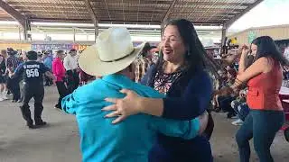 Que buen baile se vive cada domingo en la Pulga de Alamo 