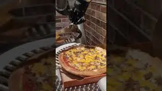 Robots making Pizza in Paris | PAZZI