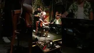 Sanata Bar live
