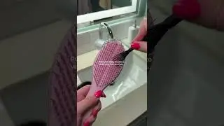 Грязная щетка может привести к жирным волосам! Рекомендую чистить ее каждые пару месяцев 🫶🏼 #щетк...