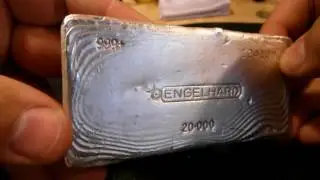Engelhard & JM&M отлили 20-унциевый, 50-унциевый, 100-унциевый серебряный, пули и череп.