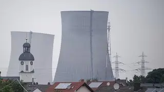 Endg&uuml;ltig Geschichte: K&uuml;hlt&uuml;rme des AKW Philippsburg gesprengt