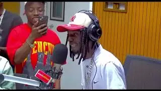 JAY COMBAT ALIVYOIMBA KWENYE BITI YA MARIOO AKIWA MJENGONI EAST AFRICA REDIO