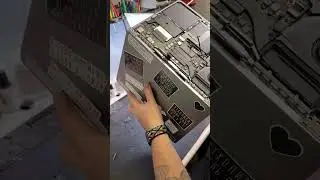 MacBook Pro A1708 полосатое настроение!