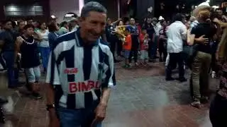 ✔️Bailando sin música
