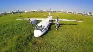 Старый самолет на Тушинском аэродроме. RC FPV quad-copter