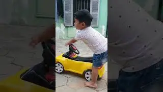AmretA plays with a toy car Ep 1013 #shortsvideo2022 #amreta #amretadailyact