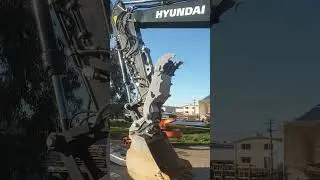 Power Clamp with cushioning hydraulic ram