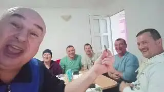 La Comarnic,dupa revelion,Coco ia teapa cu piatra pt prima venire a lui ... in casa la Bombonica😉👍😘