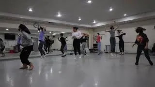 Hamilton actor visits dance class