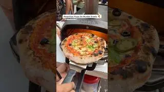 Neapolitan Pizza on #mumbai Streets #youtubeshortsindia #ytshortsindia #mumbaistreetfood #kandivali