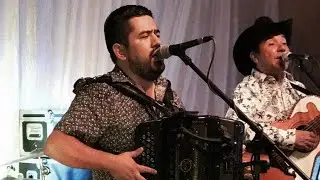 JR Barraza - La Familia Avendano