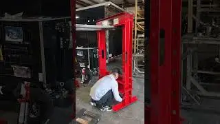 Heavy-Duty Made Easy: SUNEX 50-Ton Air/Hydraulic Press #SUNEX #SUNEXTools #Tools #ShopPress