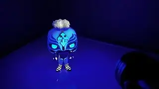 Новая распаковка Рей Мистерио, эксклюзивный обзор Amazon Glow in the Dark от Funko