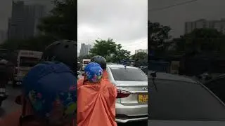 Đi làm ngày mưa