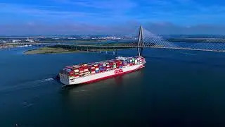 4k Visual Wallpaper Charleston, South Carolina Ravenel Bridge with Cargo Ship