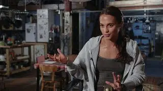 Tomb Raider | Featurette 'Becoming Lara Croft' | FR | D&egrave;s