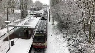 B80 Doppelzug der DVG auf der U79 in D&uuml;sseldorf Wittlar bei Schnee