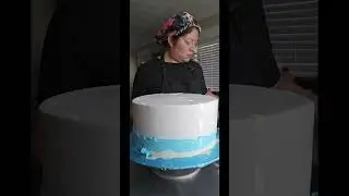 Decorando pastel de Bluey