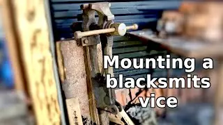 Mounting a blacksmith's vice - A split stump