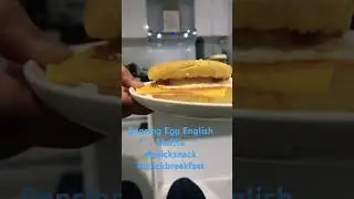 Dancing egg in English Muffin #quicksnack #quickbreakfastideas #cookedbydolly