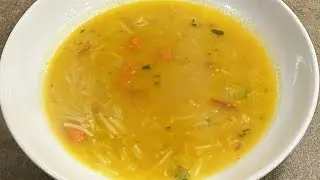 BRODO VEGETALE CALDO CALDO CON PASTINA