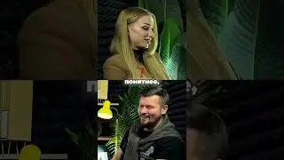 Ламинат vs Кварцвинил  Что выживет после падения молотка