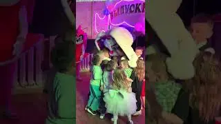 День рождения ребенка с аниматорами 🎉 Танцующие ростовые куклы!