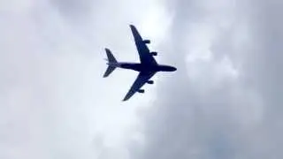 Very low flying noisy plane descending over Osterley, London toward London Heathrow Airport 16-08-15