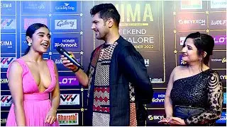 Chaitra J Achar Singing Sojugada Soojumallige song on SIIMA 2022 Red carpet