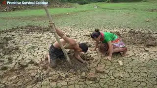 Primitive Life: Find Catfish in Mud Hole Dry - Dig Secret Cracks Catch Fish Unique Underground Soil