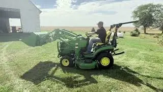 Lot # : 1356 - John Deere 1025R Tractor with 120R loader - Tipton, IA -Estate Auction