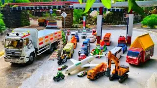Wow !!! Mobil Truk Rc Tronton Panjang Bongkar Penuh Mobil Mobilan Mixer, Loader, Kereta Api, Ambulan