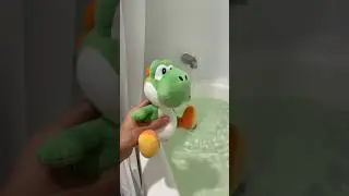Короткометражный ролик: Кукла-акула пытается уговорить Йоши принять ванну! #короткометражки