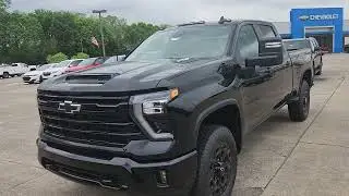 2024 Chevrolet Silverado 2500 Crew Cab LT Midnight Edition