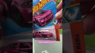 Hot Wheels 2020 Dodge Charger Hellcat &ndash; Mainline vs Super Treasure Hunt! 🔥