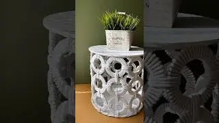 Белый круглый плетёный кофейный мини столик. Круглая ажурная корзина для хранения с крышкой. Декор.
