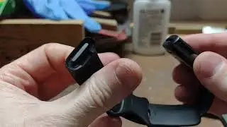 Fitbit Charge 5 wrist strap detaches too easily