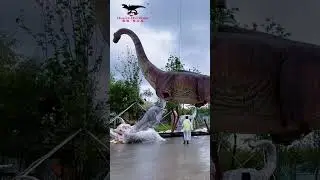You have to be smart to install a dinosaur! #animatronic #jurassicworld #dinosaur