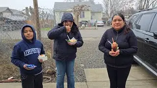 Después de un tiempo pasa el carro de los helados y hay de disfrutarnos un raspado