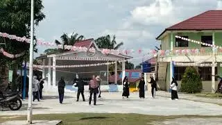Female Students Participate in Water Boxing Competition